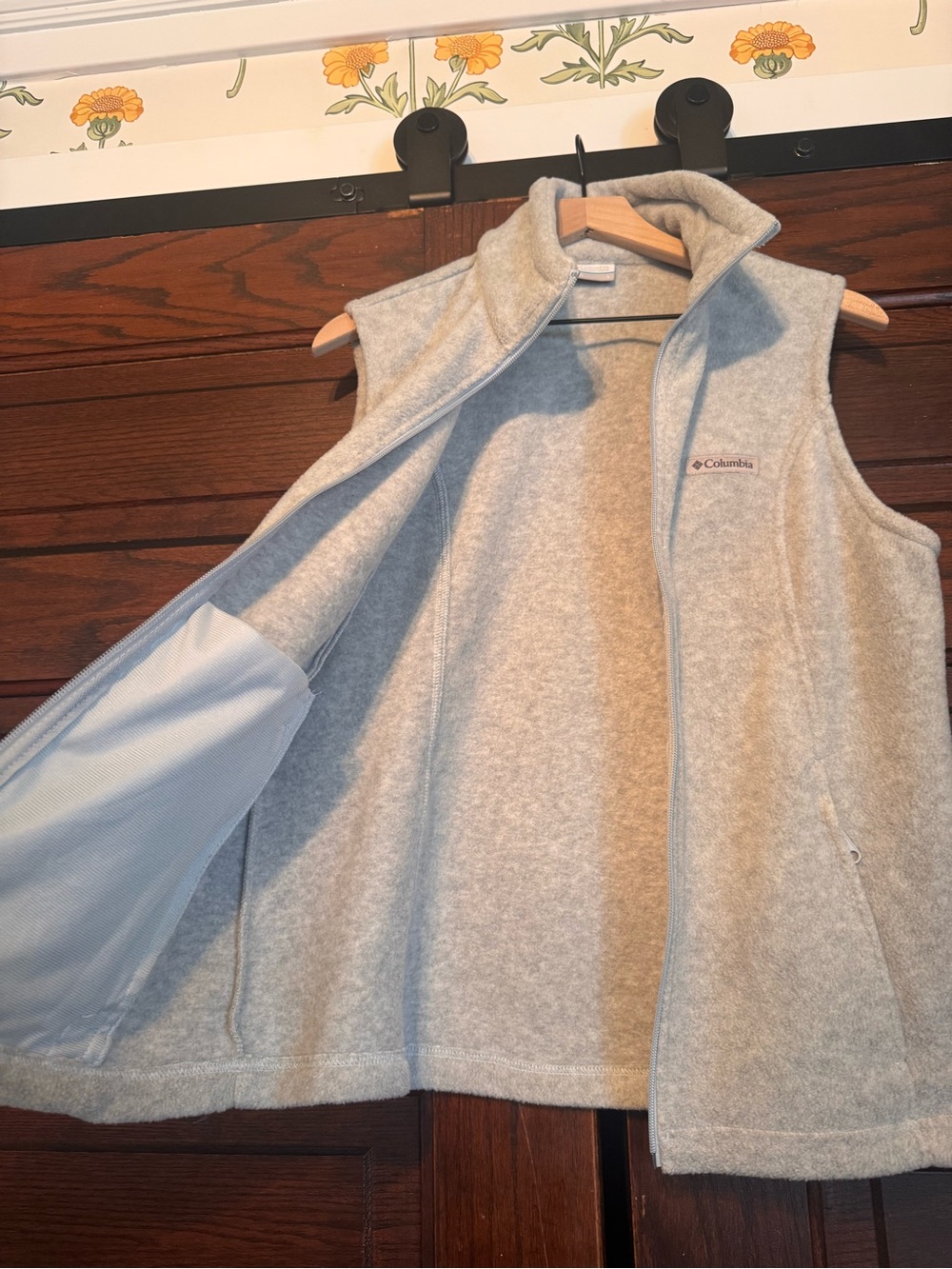Columbia Light Gray Sherpa Fleece Vest - Picture 2 of 4